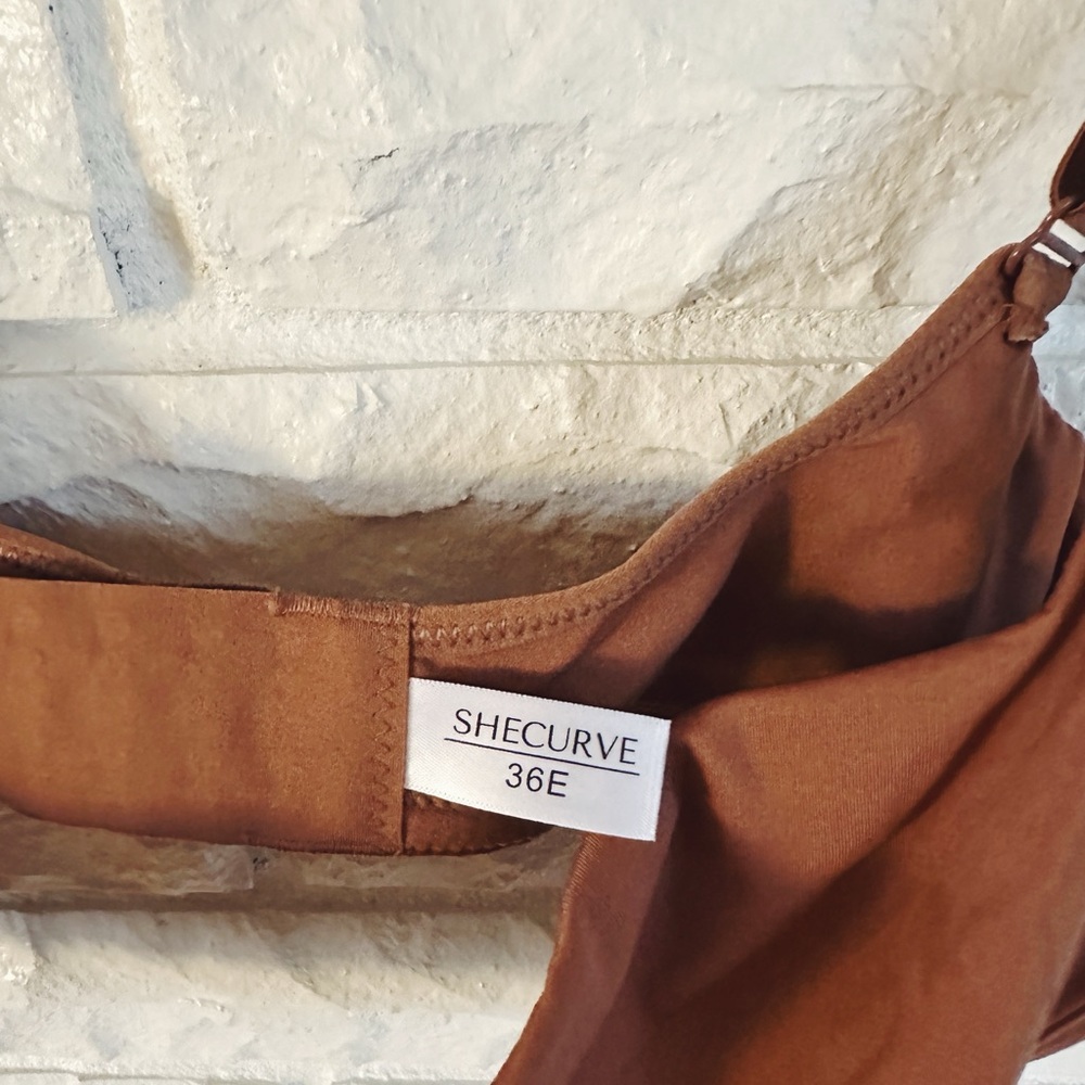 Smooth Underwire Scoop Bra in Brown - Picture 5 of 6